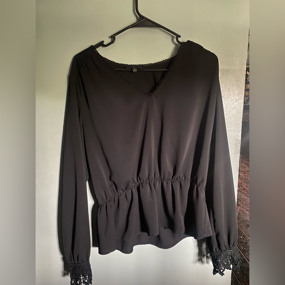 ADORABLE! Gothic black laced sleeved top